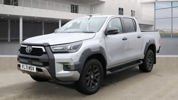 TOYOTA Hilux